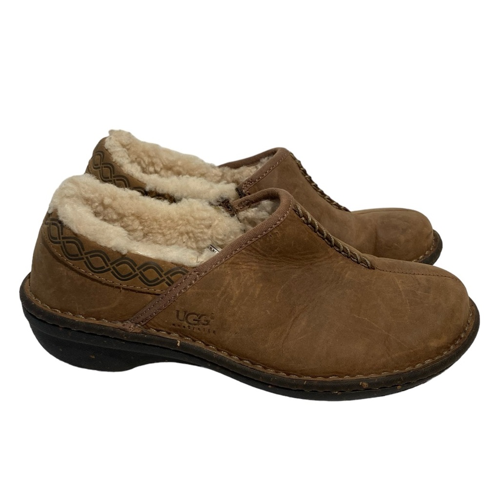 Ugg Bettey Brown Leather Sheepskin Slip on Mule Clogs Size 7